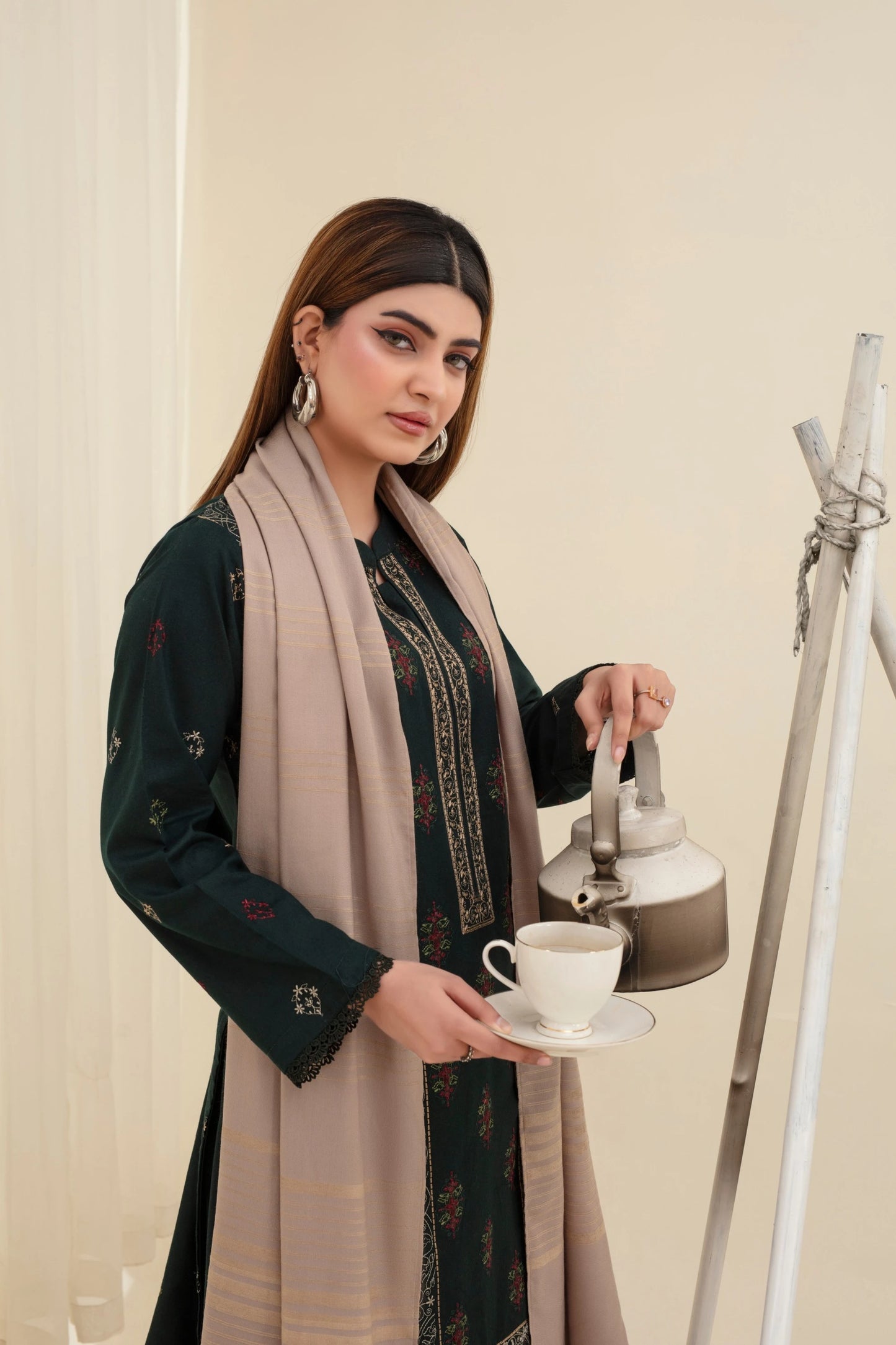 Popus Karandi By Karandi Embroidery Three Piece Suit With Soft Velvet Shawl